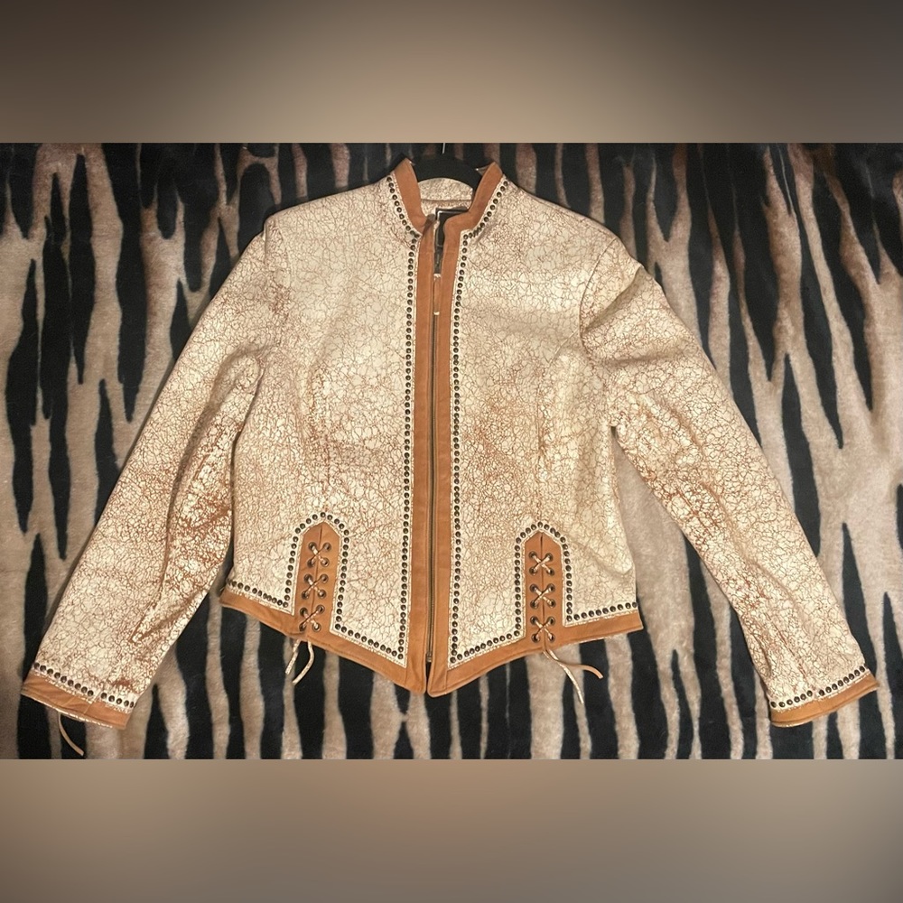 Beautiful cracked white leather jacket. Genuine leather. Perfect condition!